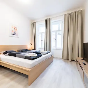 apartments-borivojova-63.praguehotelsweb.com/