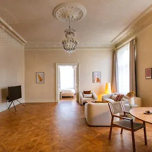 fragola-apartments-main-square-suite.krakowhotelspoland.com/